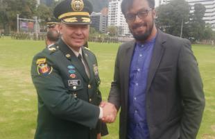 El Alto Consejero aparece con el brigadier general Javier Alberto Ayala Amaya, durante la transmisión de mando en el Comando Conjunto Estratégico de Transición (CCOET).